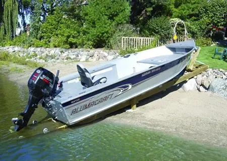 How to Choose Between a Fixed and Floating Dock System